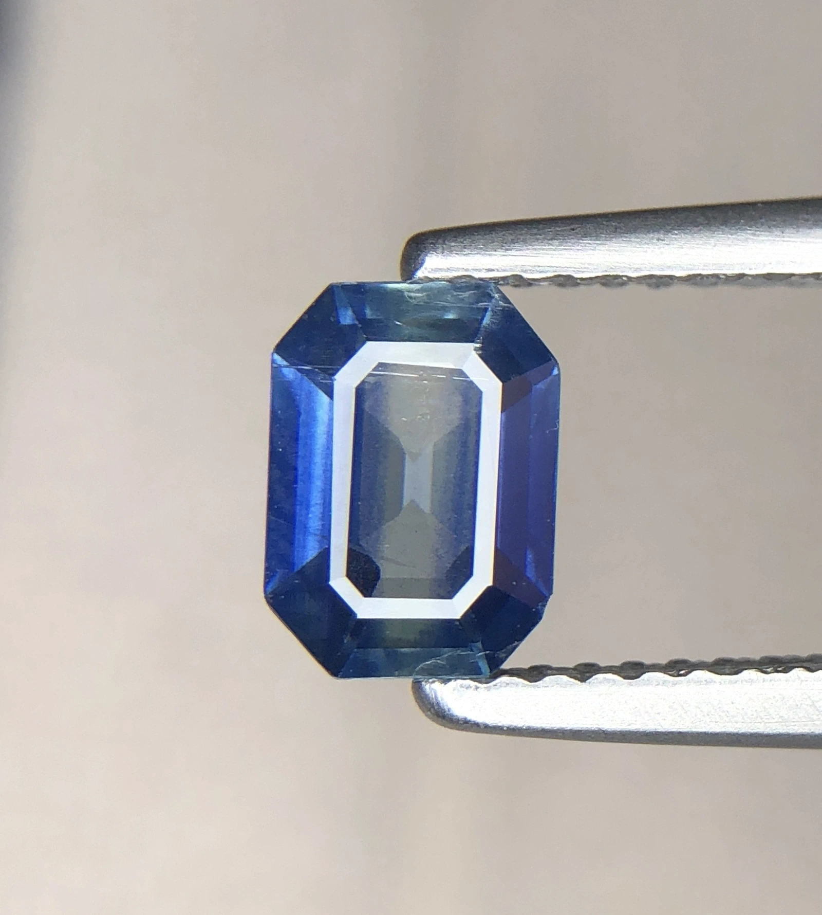Top Quality 4.05ct Natural Royal Blue Sapphire Emerald Cut Loose Gemstone from Ceylon, Srilanka — view 2